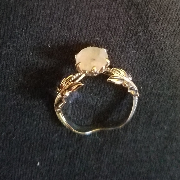 14k White Gold Moonstone ring - Picture 2 of 4